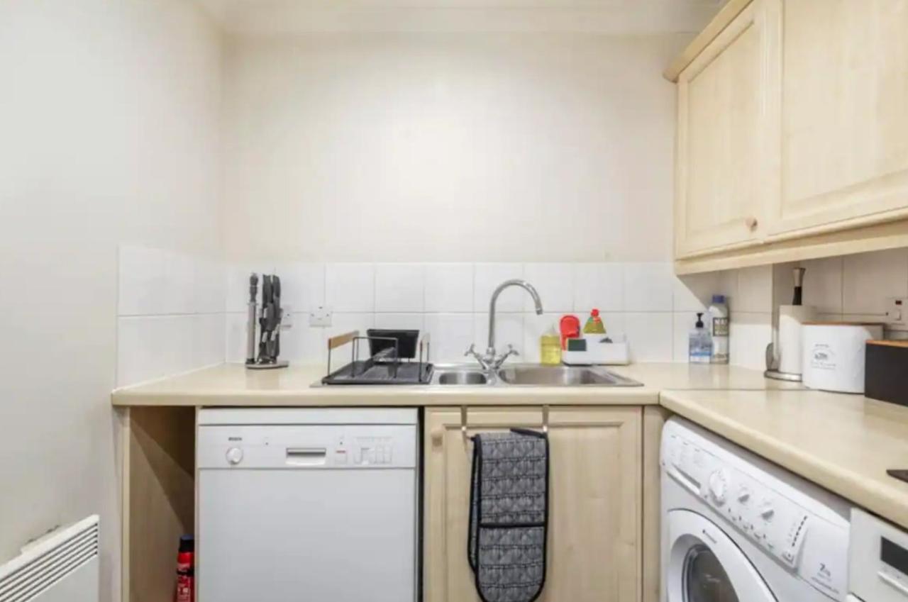 1 Bedroom Flat With Free Parking Londra Dış mekan fotoğraf