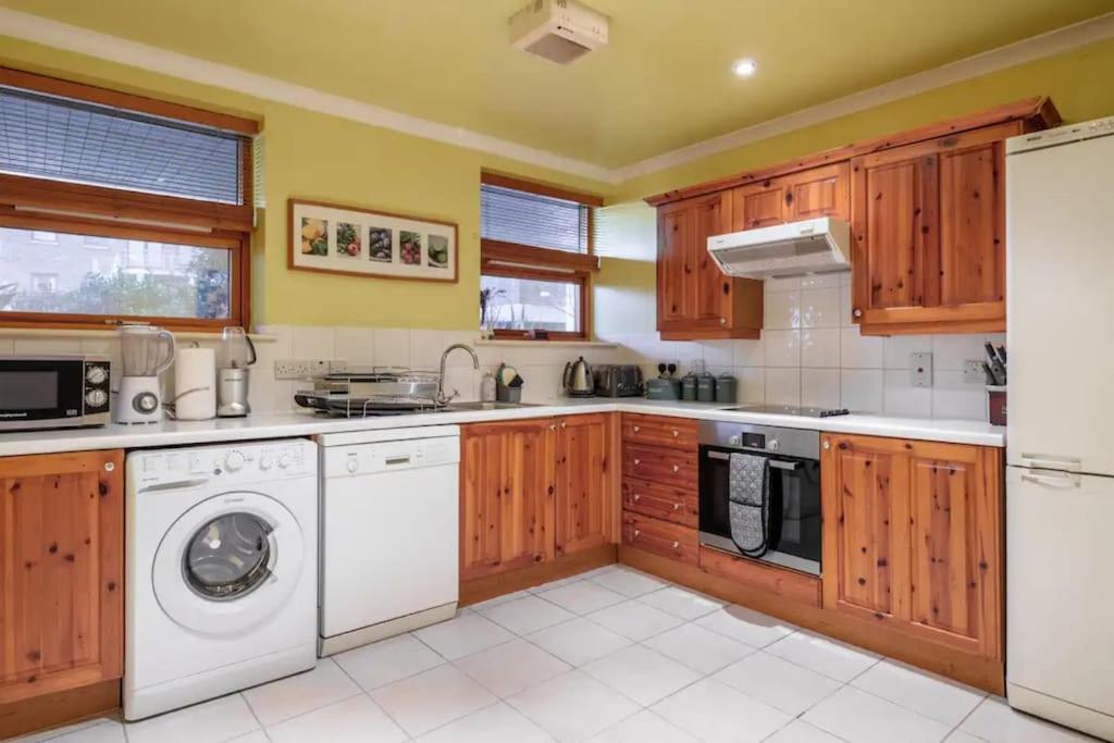 1 Bedroom Flat With Free Parking Londra Dış mekan fotoğraf