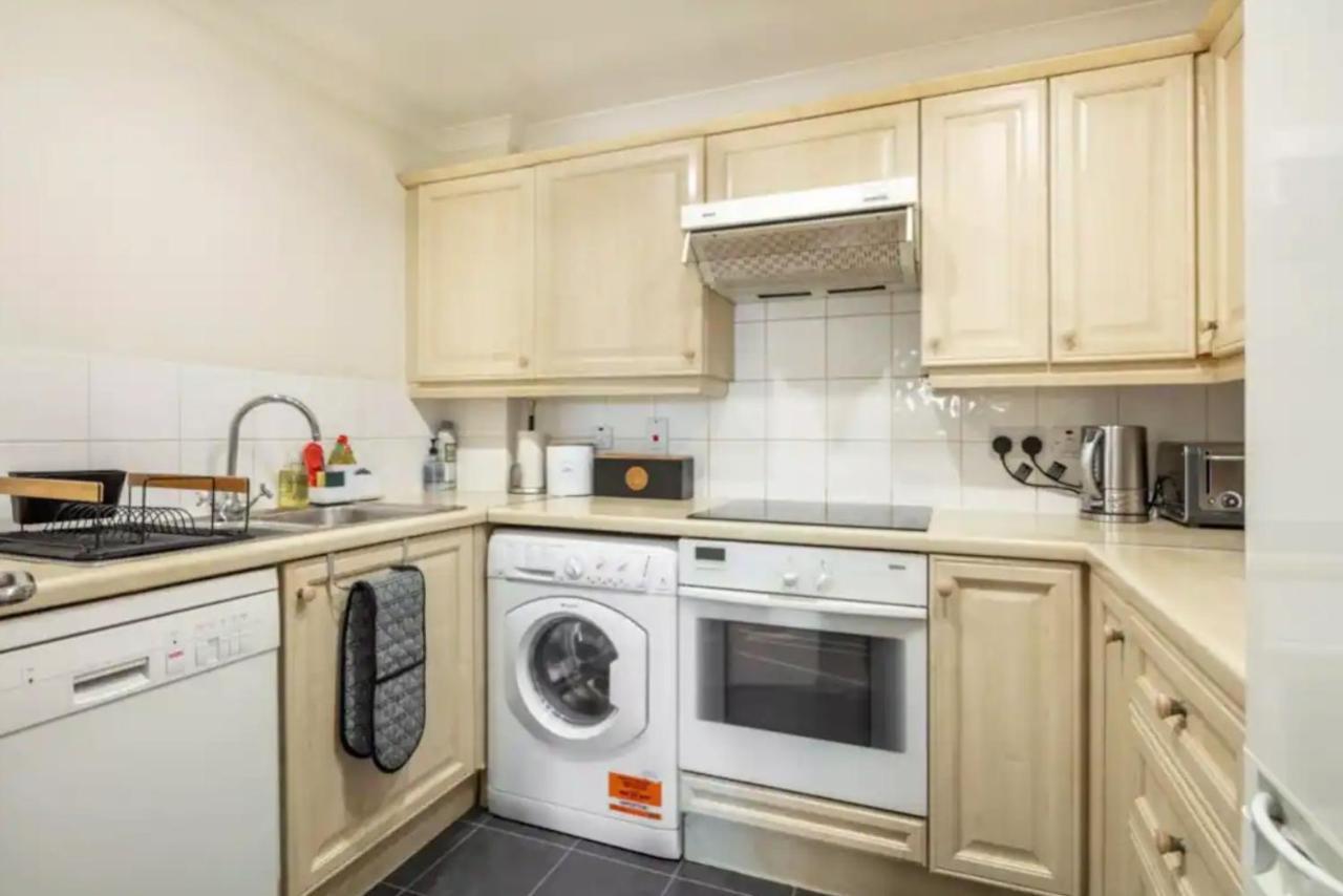 1 Bedroom Flat With Free Parking Londra Dış mekan fotoğraf