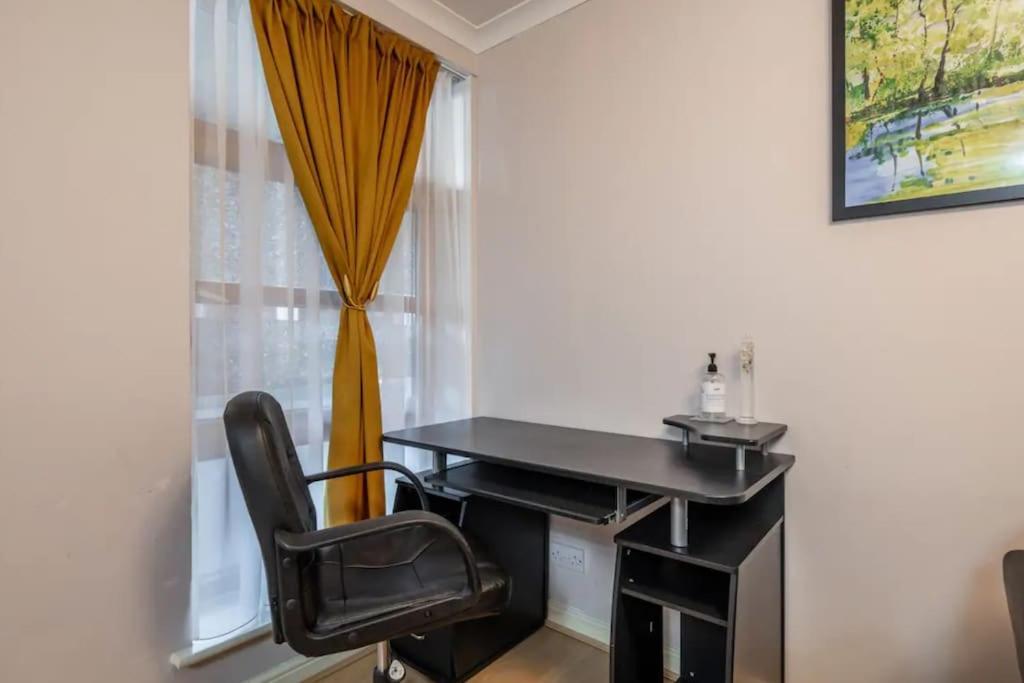 1 Bedroom Flat With Free Parking Londra Dış mekan fotoğraf
