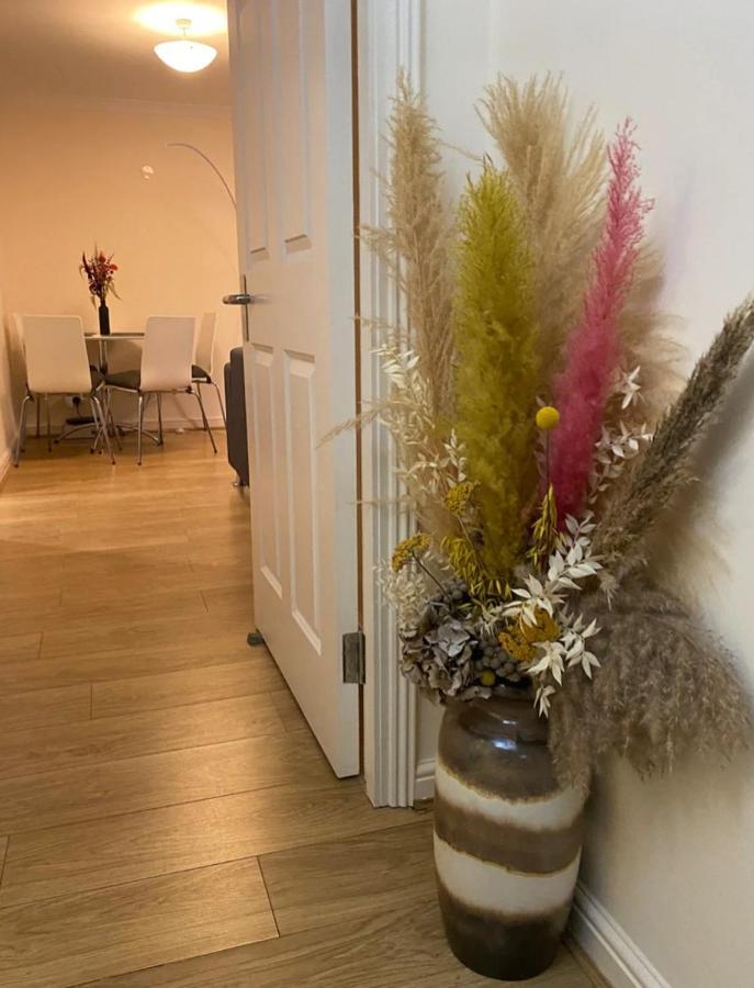 1 Bedroom Flat With Free Parking Londra Dış mekan fotoğraf