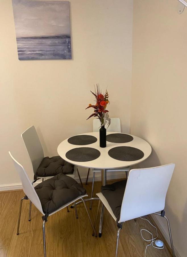 1 Bedroom Flat With Free Parking Londra Dış mekan fotoğraf